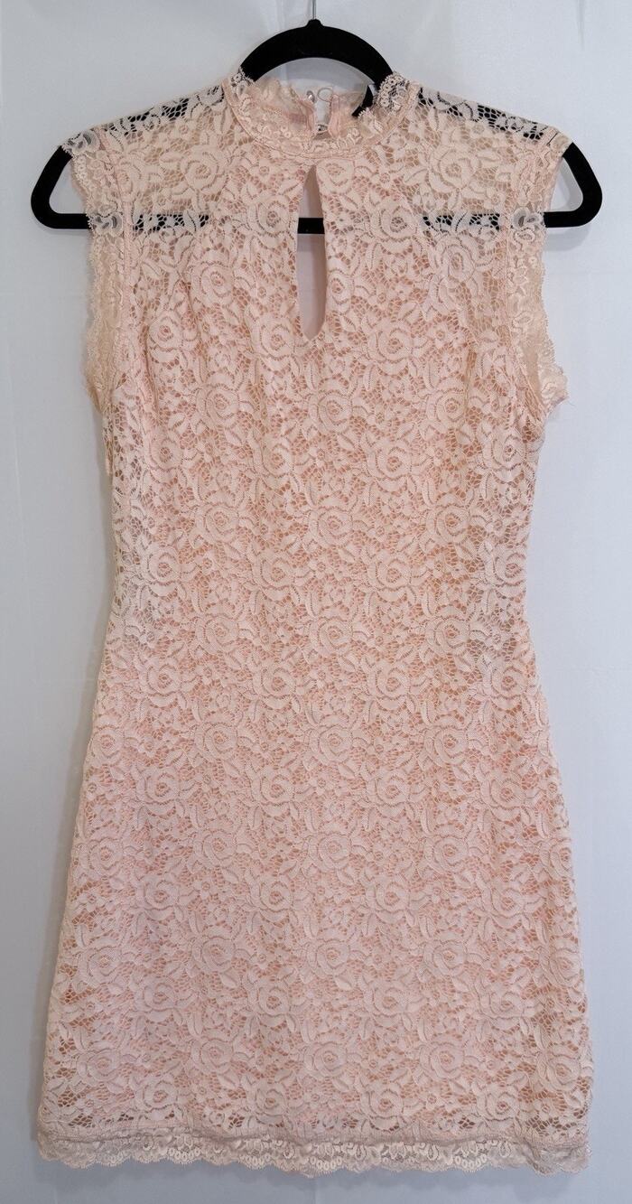 Bebe Womens M Peach Pink Floral Lace Sleeveless Keyhole Opening Stretch Fitted